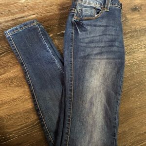 ❌❌SOLD❌❌Medium light wash blue jean